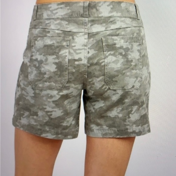 Spanx Camo Shorts - Picture 4 of 10